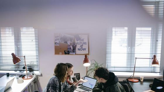 Une petite structure de gestion locative au travail